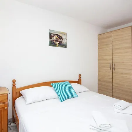 Apartment With Parking Space Jezera, Murter - 5133 *