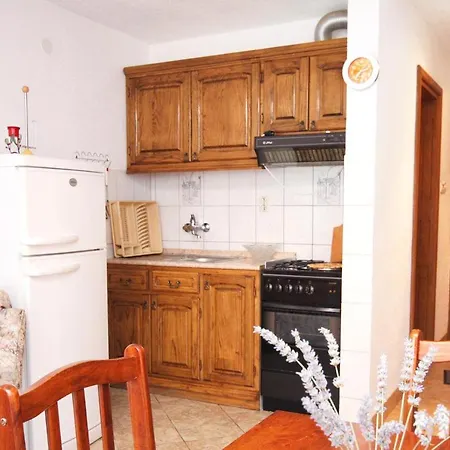 Apartment With Parking Space Jezera, Murter - 5133 *